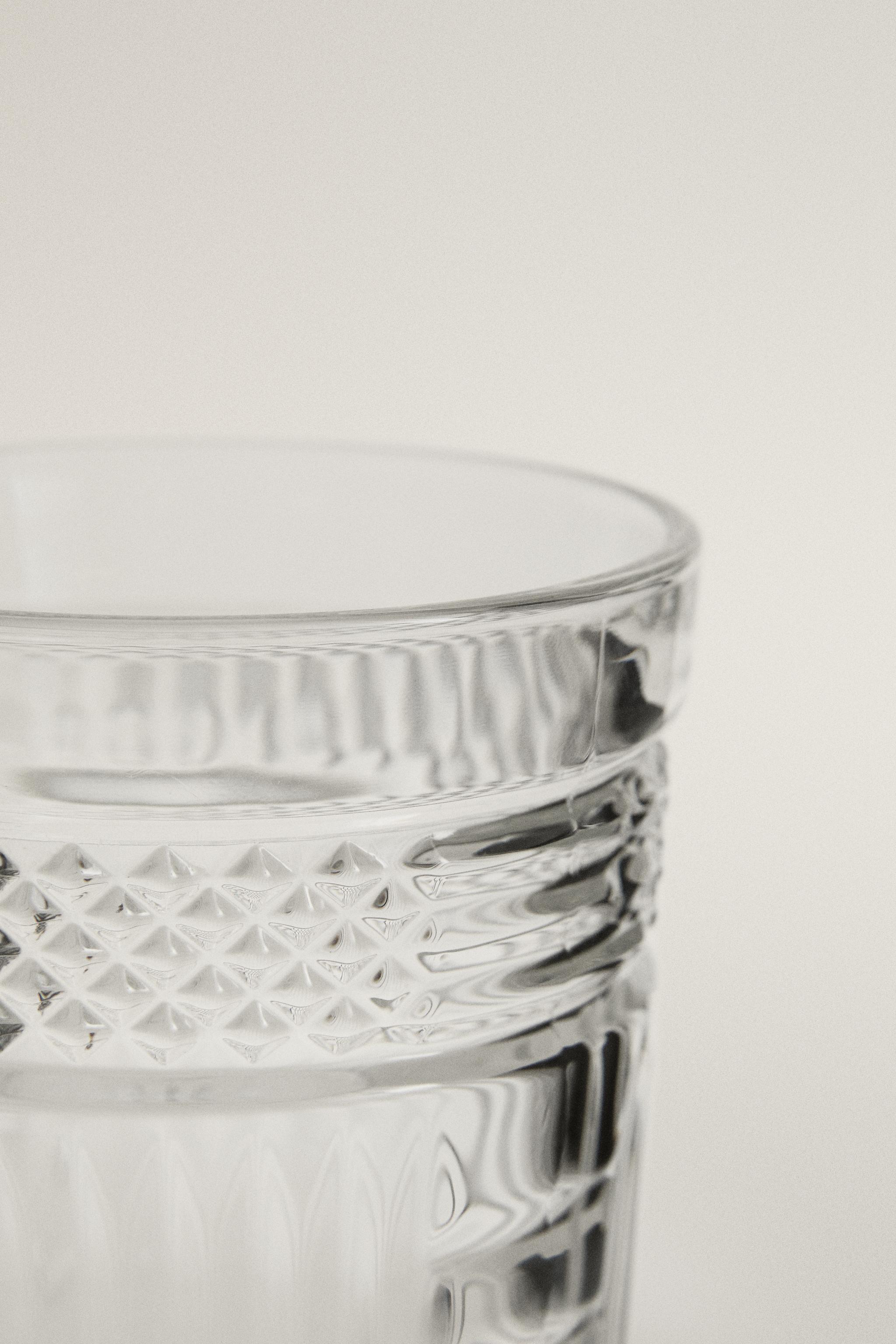 RAISED DESIGN GLASS TUMBLER